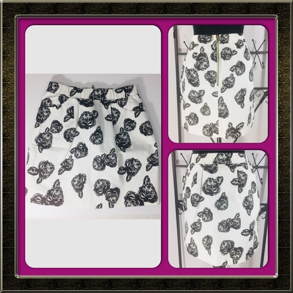 Pim + Larkin XS  white with Blk flowers mini skirt - Picture 3 of 8